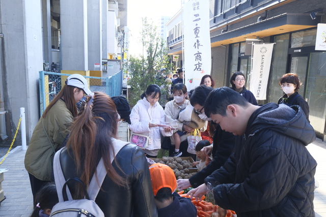 11/15（土）JRさん主催のカヤマチイベントに参加しました！今回初めての試みで野菜の詰め放題を行いましたが大盛況でした！引き続きまるふ商店南与野店をよろしくお願いいたします。画像