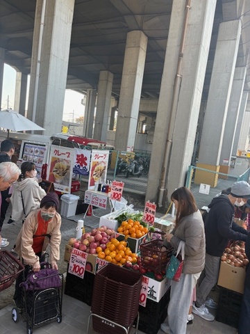 11/15（土）JRさん主催のカヤマチイベントに参加しました！今回初めての試みで野菜の詰め放題を行いましたが大盛況でした！引き続きまるふ商店南与野店をよろしくお願いいたします。画像