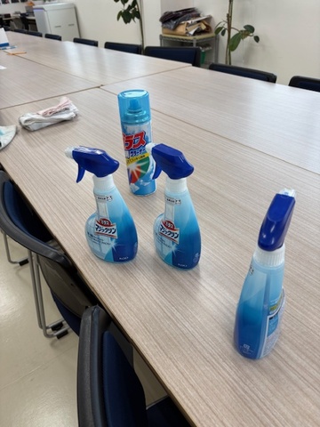 上尾本社２Ｆ事務所大掃除しました！事務のみんなで力を合わせて普段できないところを大掃除です！キレイな事務所で2026年も気持ちよく仕事ができるように！画像