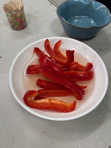 パプリカをピクルスにして担当者試食しました！新ジャガイモもほくほくで美味しかったです！ごちそうさまでした！画像